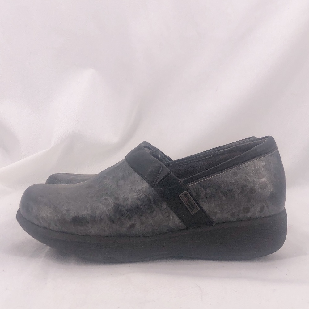 Grey’s Anatomy Softwalk Meredith Slip Resistant Clogs